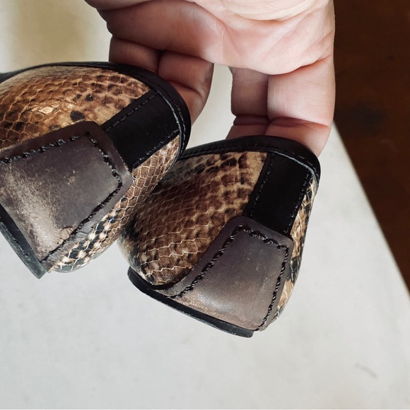 Tory Burch snakeskin/gold/black ballet flats size 8 very good condition. - Picture 4 of 8